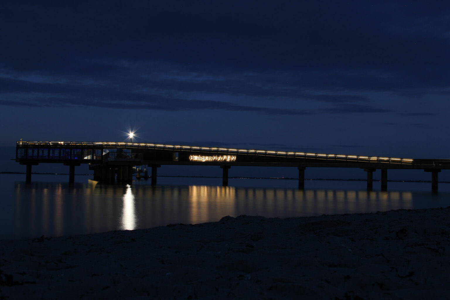Heiligenhafen Seebruecke bei Nacht