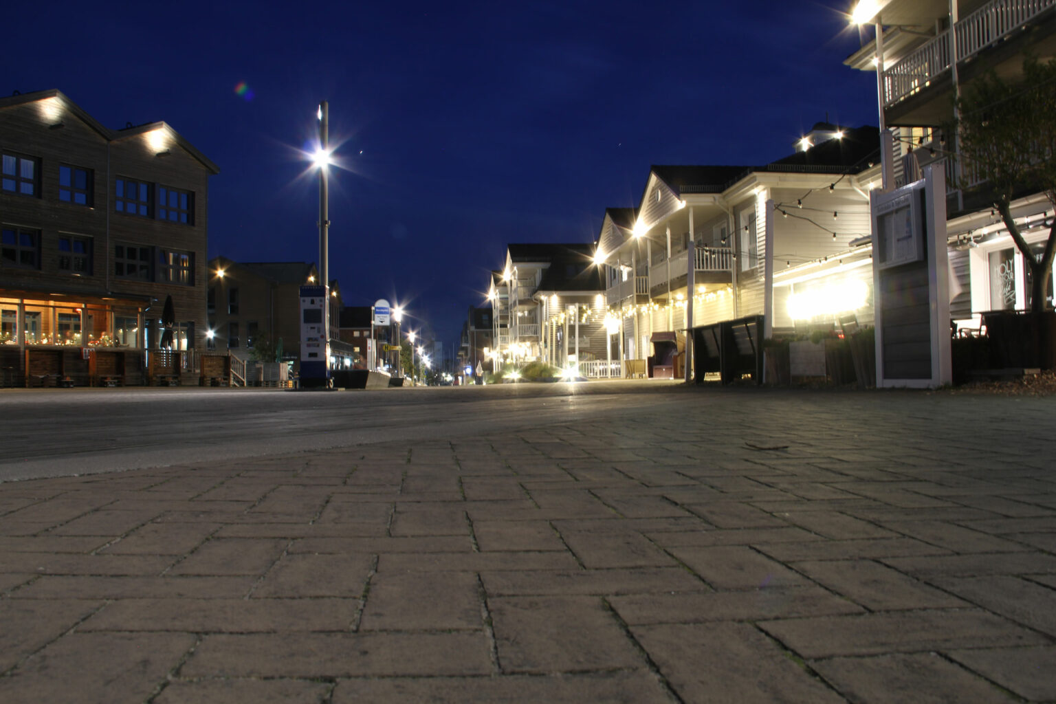 Heiligenhafen Einkaufstrasse Hotels bei Nacht